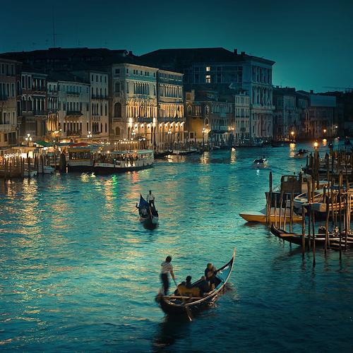 威尼斯水上城夜景（威尼斯水上城夜景图片）